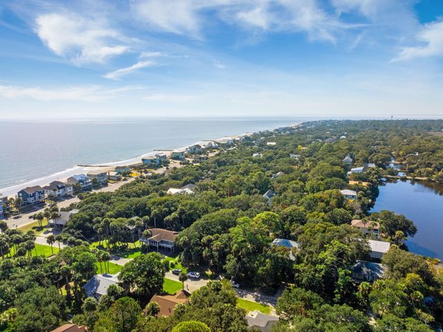 607 Portia Street, Edisto Island, SC 29438
