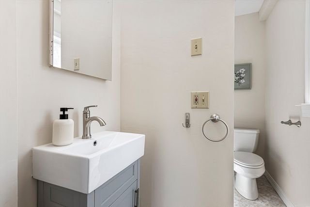 130 Cottage St, Franklin, MA 02038