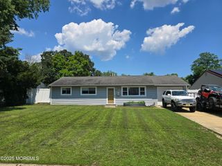 10 Colgate Drive, Toms River, NJ 08757
