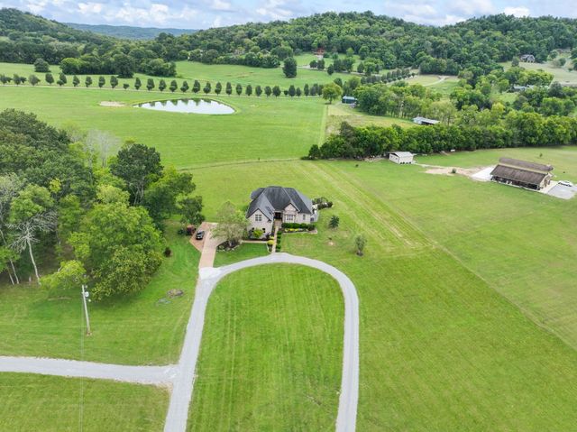 120 Wartrace Creek Rd, Wartrace, TN 37183