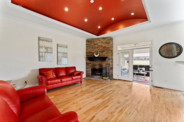 120 Wartrace Creek Rd, Wartrace, TN 37183