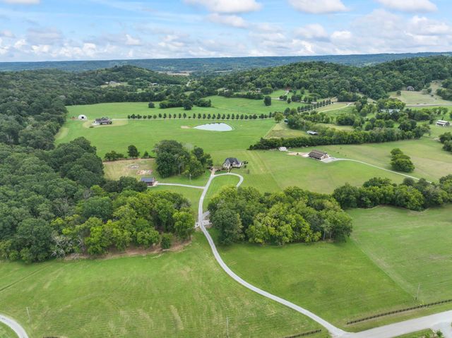 120 Wartrace Creek Rd, Wartrace, TN 37183