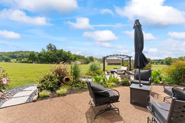 120 Wartrace Creek Rd, Wartrace, TN 37183