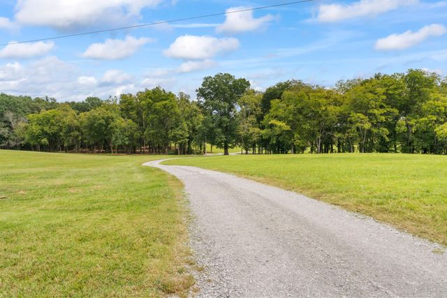 120 Wartrace Creek Rd, Wartrace, TN 37183