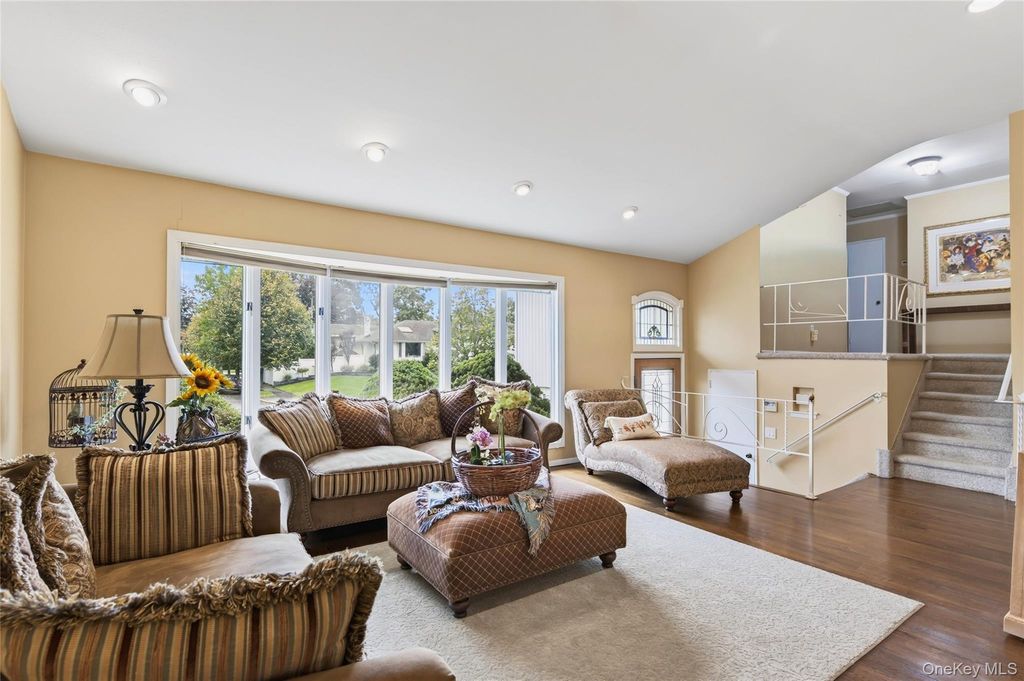 167 Maytime Drive, Jericho, NY 11753 — photo 3