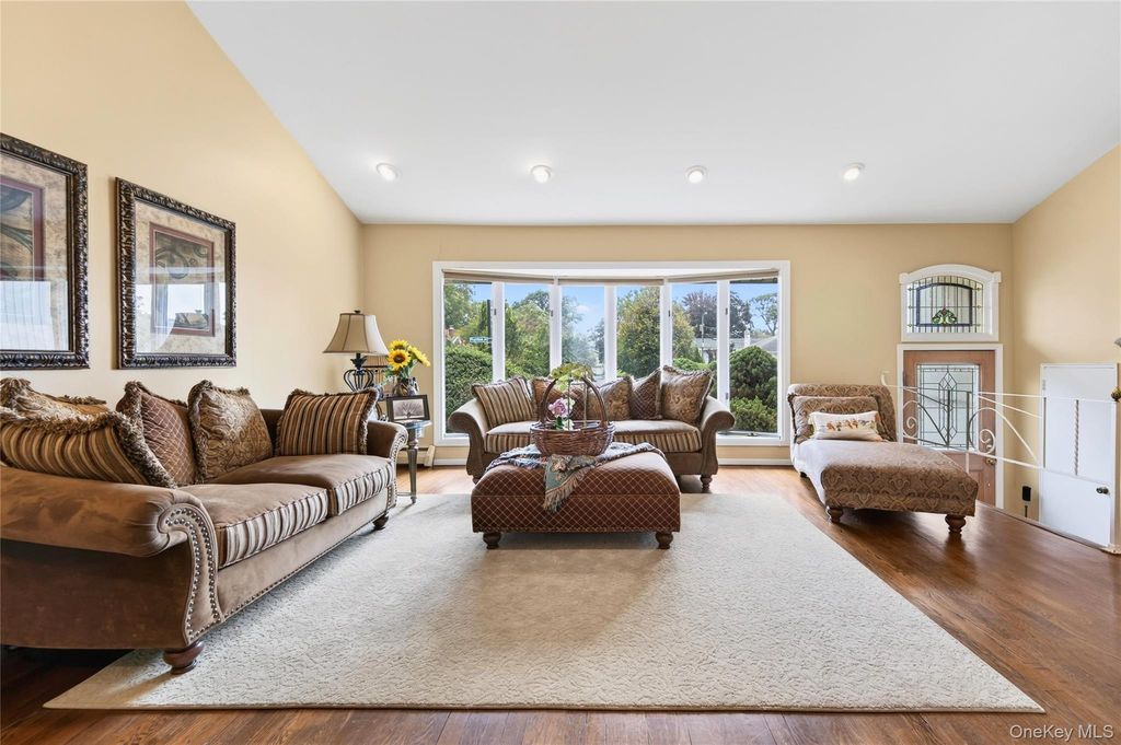 167 Maytime Drive, Jericho, NY 11753 — photo 4