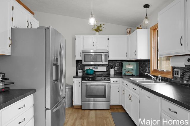 8445 Oakview Avenue Ne, Courtland Twp, MI 49341