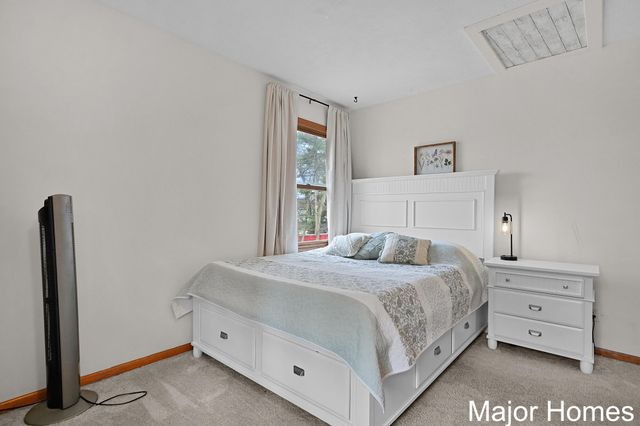 8445 Oakview Avenue Ne, Courtland Twp, MI 49341