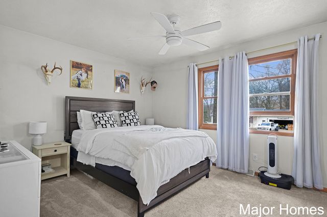 8445 Oakview Avenue Ne, Courtland Twp, MI 49341