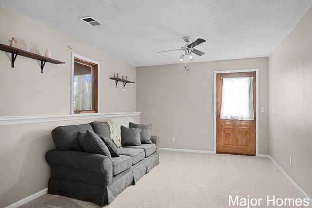 8445 Oakview Avenue Ne, Courtland Twp, MI 49341