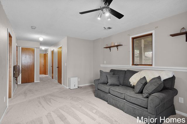 8445 Oakview Avenue Ne, Courtland Twp, MI 49341