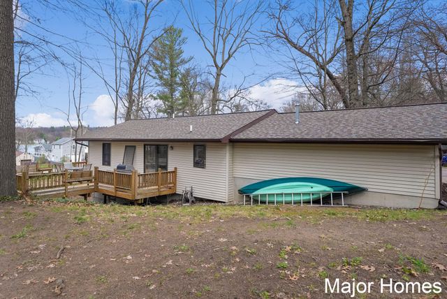 8445 Oakview Avenue Ne, Courtland Twp, MI 49341