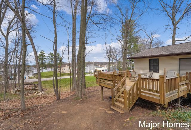 8445 Oakview Avenue Ne, Courtland Twp, MI 49341