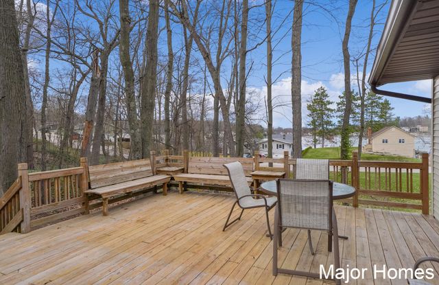 8445 Oakview Avenue Ne, Courtland Twp, MI 49341