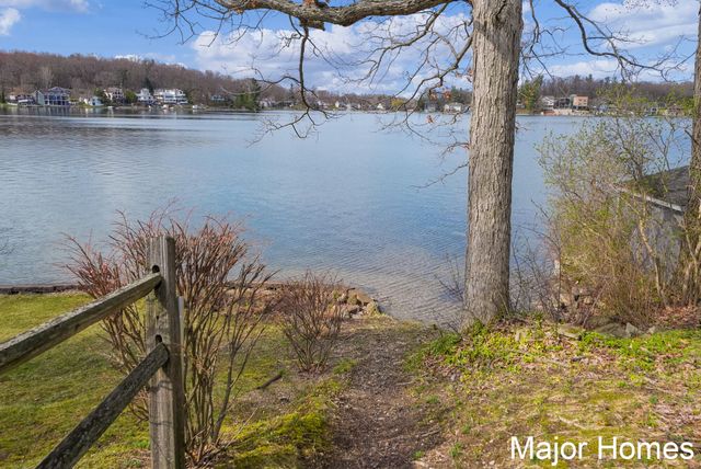 8445 Oakview Avenue Ne, Courtland Twp, MI 49341