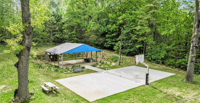 8445 Oakview Avenue Ne, Courtland Twp, MI 49341