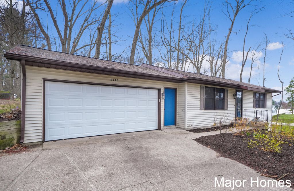 8445 Oakview Avenue Ne, Courtland Twp, MI 49341