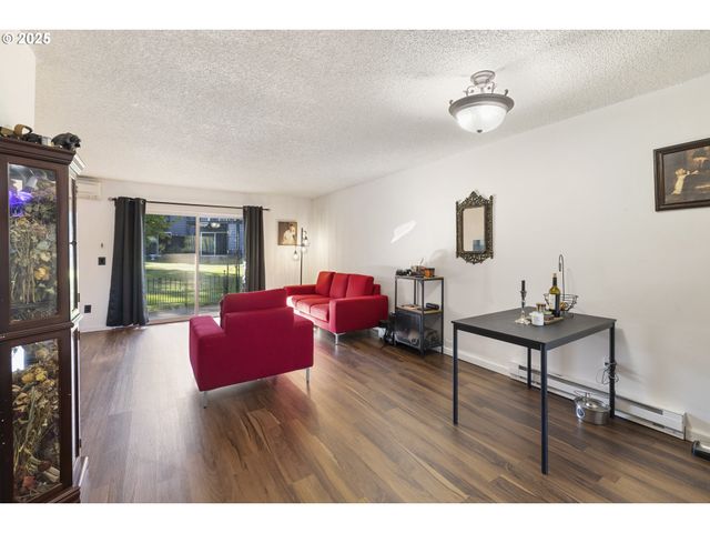 1418 Ne HOGAN Dr, Gresham, OR 97030