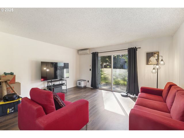 1418 Ne HOGAN Dr, Gresham, OR 97030