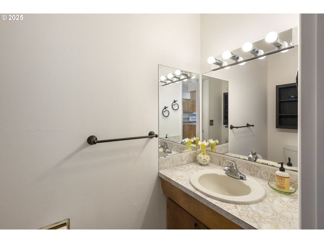 1418 Ne HOGAN Dr, Gresham, OR 97030