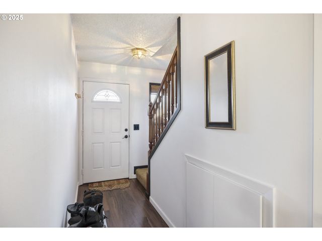 1418 Ne HOGAN Dr, Gresham, OR 97030