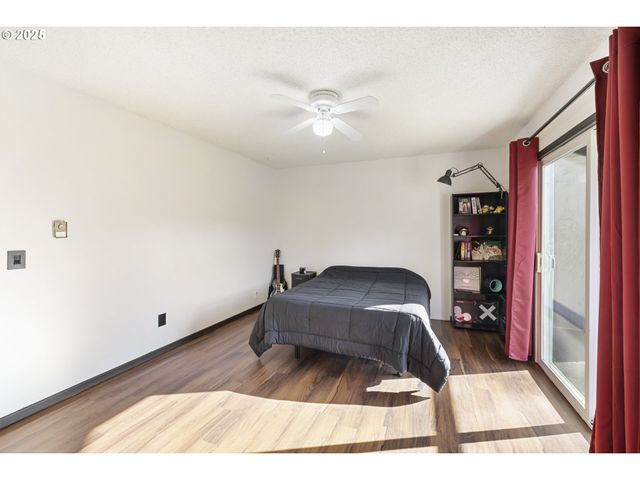 1418 Ne HOGAN Dr, Gresham, OR 97030