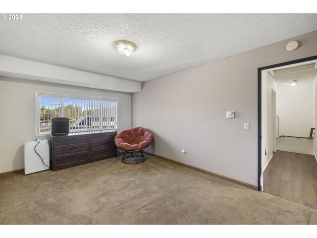 1418 Ne HOGAN Dr, Gresham, OR 97030