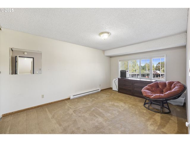 1418 Ne HOGAN Dr, Gresham, OR 97030