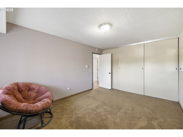 1418 Ne HOGAN Dr, Gresham, OR 97030