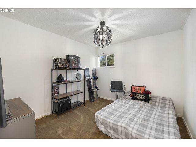 1418 Ne HOGAN Dr, Gresham, OR 97030