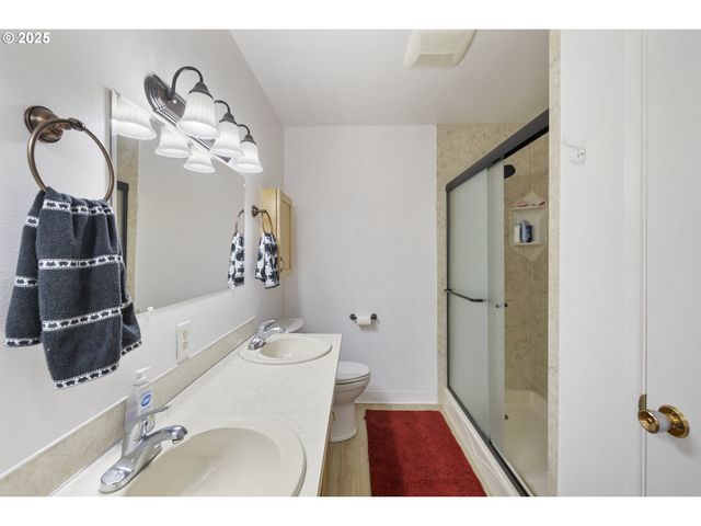 1418 Ne HOGAN Dr, Gresham, OR 97030