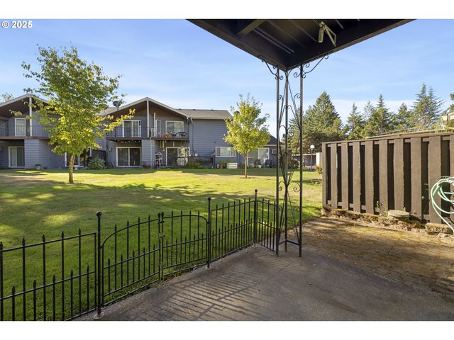 1418 Ne HOGAN Dr, Gresham, OR 97030