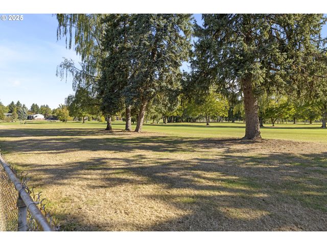 1418 Ne HOGAN Dr, Gresham, OR 97030