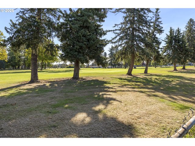 1418 Ne HOGAN Dr, Gresham, OR 97030