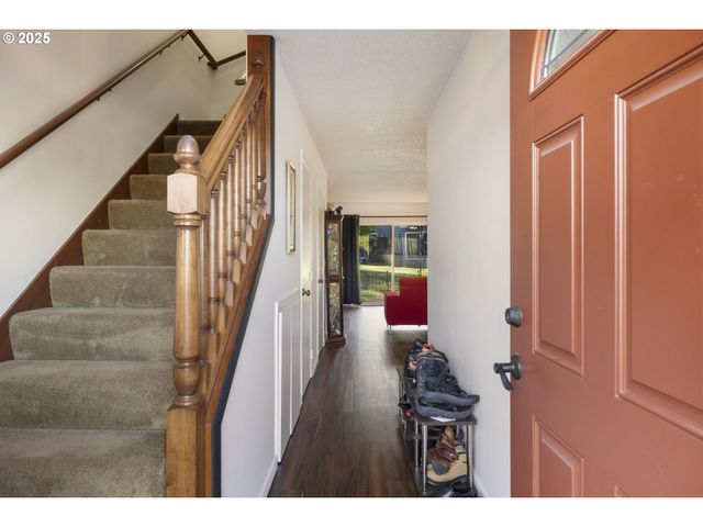 1418 Ne HOGAN Dr, Gresham, OR 97030