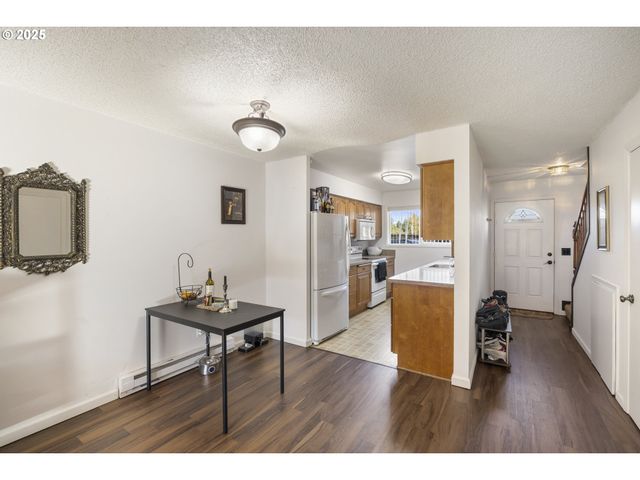 1418 Ne HOGAN Dr, Gresham, OR 97030