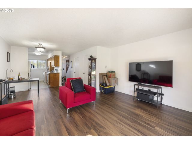 1418 Ne HOGAN Dr, Gresham, OR 97030