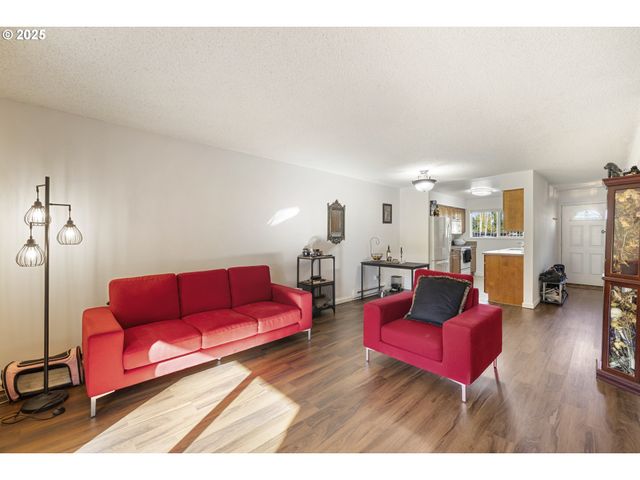 1418 Ne HOGAN Dr, Gresham, OR 97030