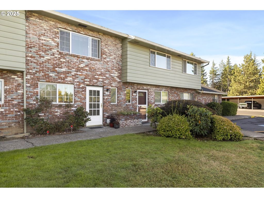 1418 Ne HOGAN Dr, Gresham, OR 97030