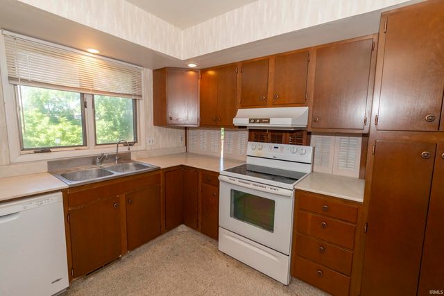 2711 Northside unit C Boulevard C, South Bend, IN 46615