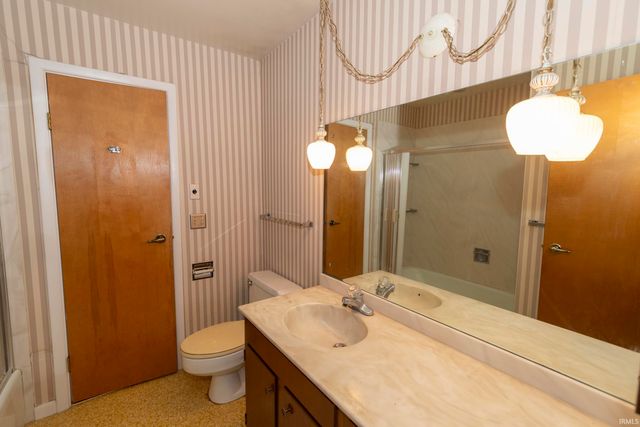 2711 Northside unit C Boulevard C, South Bend, IN 46615