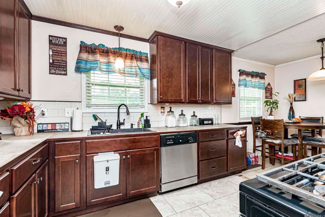 9711 Foster Rd, Baton Rouge, LA 70811