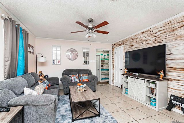 9711 Foster Rd, Baton Rouge, LA 70811