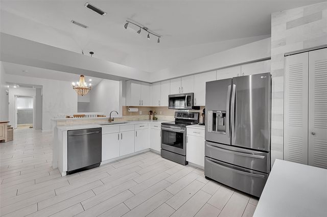 10511 NW 10th Street D-132, Plantation, FL 33322