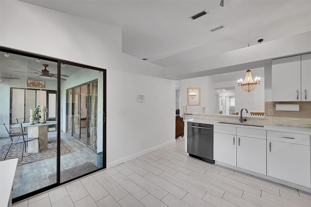 10511 NW 10th Street D-132, Plantation, FL 33322