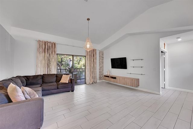 10511 NW 10th Street D-132, Plantation, FL 33322