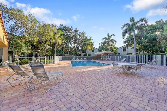 10511 NW 10th Street D-132, Plantation, FL 33322