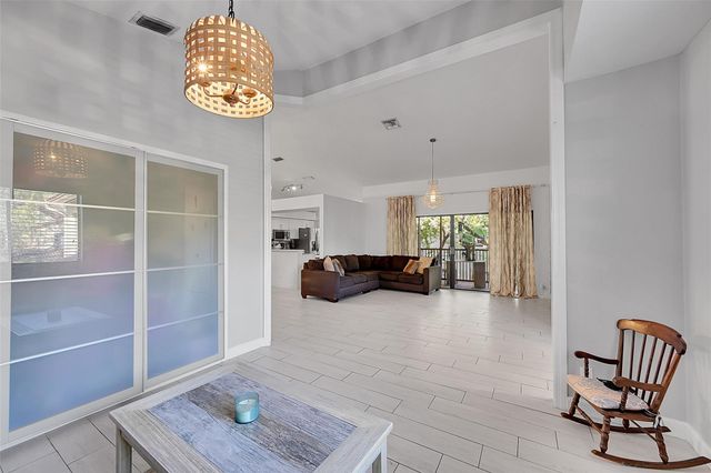 10511 NW 10th Street D-132, Plantation, FL 33322