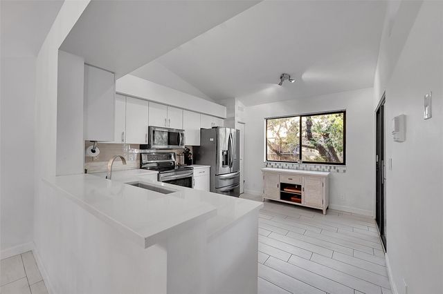 10511 NW 10th Street D-132, Plantation, FL 33322