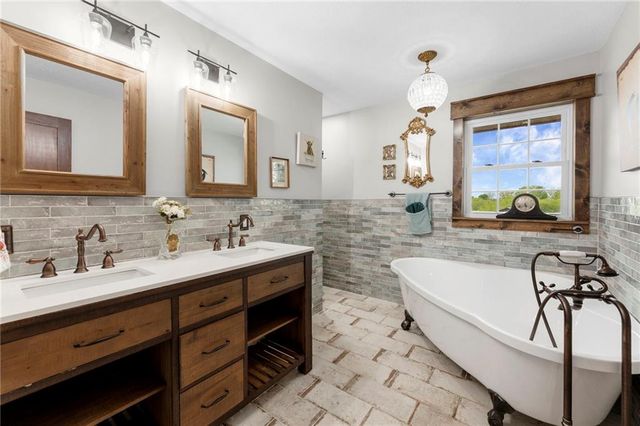32240 N Rockville Road, Louisburg, KS 66053